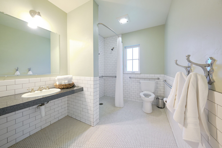 Bathroom 4, Calistoga Inn Restaurant and Brewery, Napa