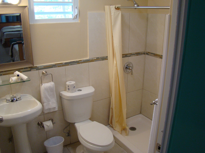 Bathroom 4, Combate Beach Resort