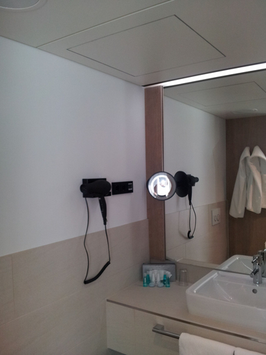 Bathroom 3, Sorat Hotel Saxx Nürnberg, Nürnberg