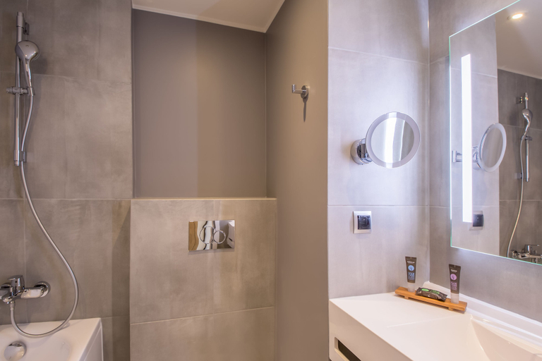 Bathroom 5, Novotel Wroclaw Centrum, Środa Śląska
