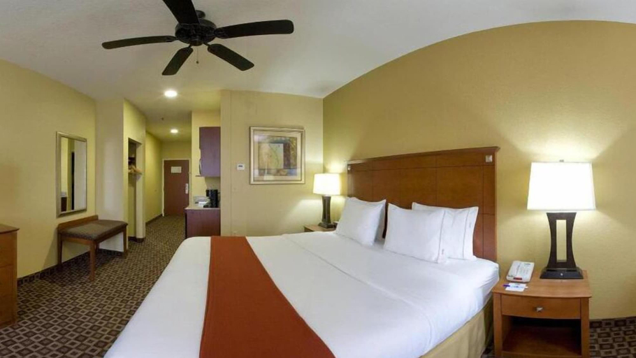 Bedroom 4, Holiday Inn Express MCCOMB by IHG, Pike