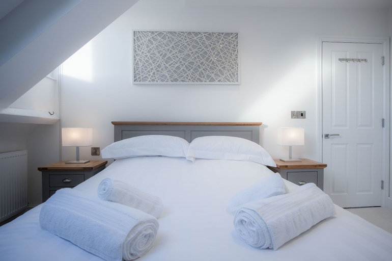 Bedroom 3, Skylark - 2 Bedroom Apartment - Tenby, Pembrokeshire