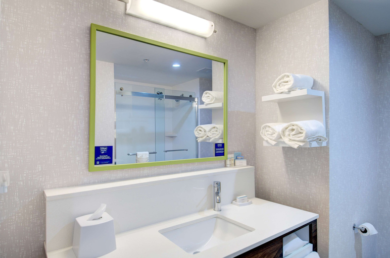 Bathroom 4, Hampton Inn & Suites Portland West, Cumberland
