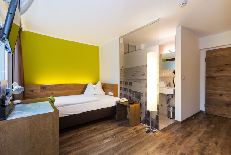 Bedroom 3, Basic Hotel Innsbruck, Innsbruck