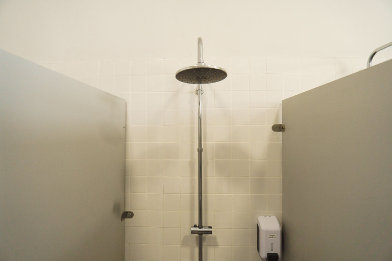 Bathroom 4, Rosalma Hostel, Porto