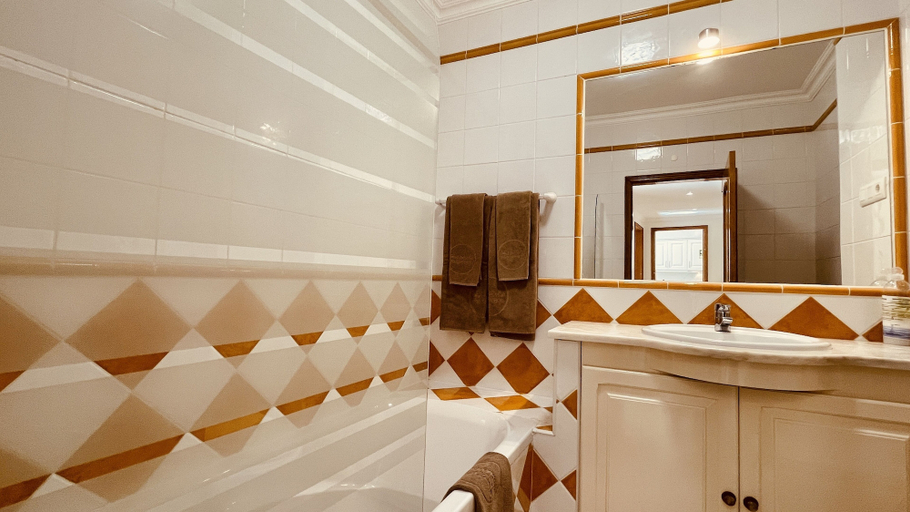 Bathroom 4, Bicos M CIP, Albufeira