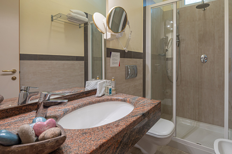 Bathroom 5, Adria, Ravenna
