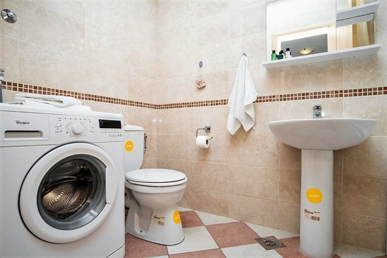 Bathroom 3, EMA Lux