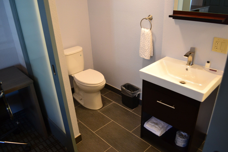 Bathroom 4, Silicon Valley Inn, San Mateo
