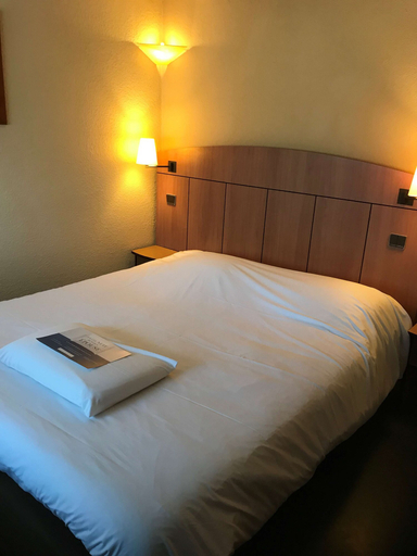 Bedroom 3, Kyriad Tarbes Odos, Hautes-Pyrénées