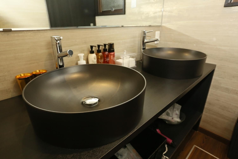 Bathroom 4, Hosta Nijo Aoi, Kyoto