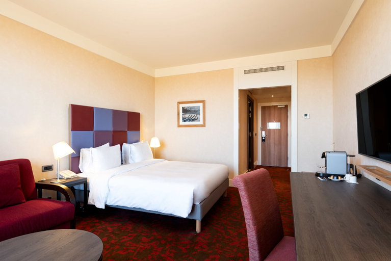 Bedroom 3, Crowne Plaza Paris, Marne-la-Vallée, Seine-et-Marne