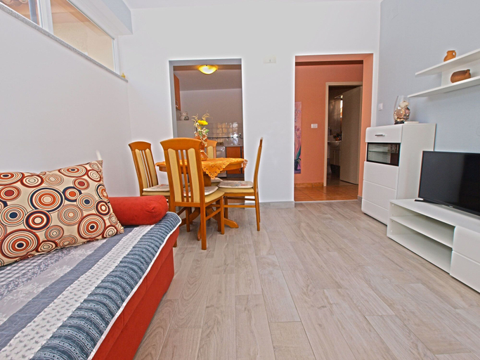 Others 4, Apartment 1200, Fažana