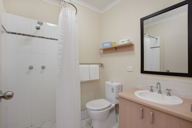 Bathroom 4, Cairns City Sheridan, Cairns