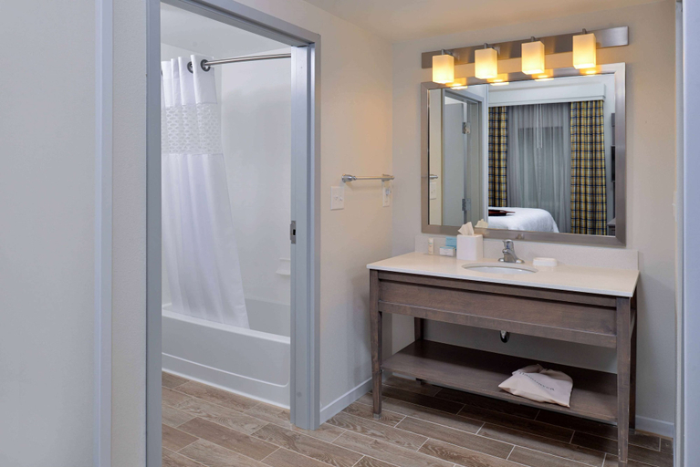 Bathroom 5, Hampton Inn & Suites Shelby, Cleveland