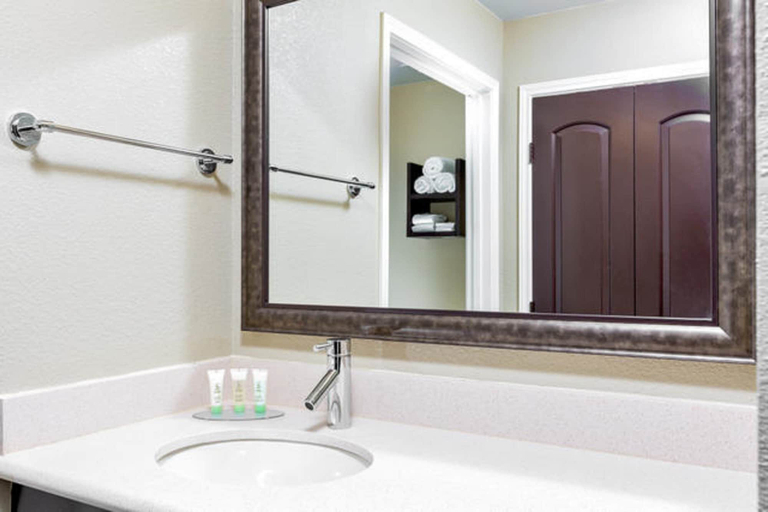 Bathroom 3, Staybridge Suites COLLEGE STATION, Brazos