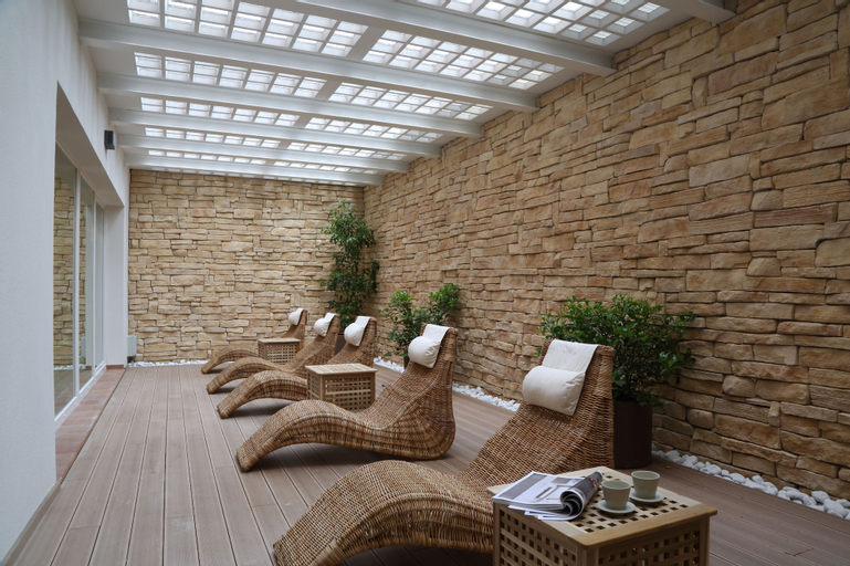 Exterior & Views 22