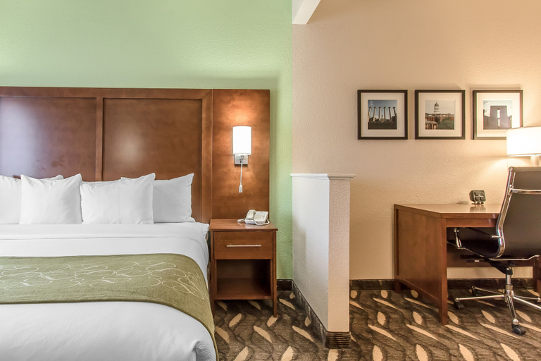 Bedroom 3, Comfort Suites Rolla, Phelps