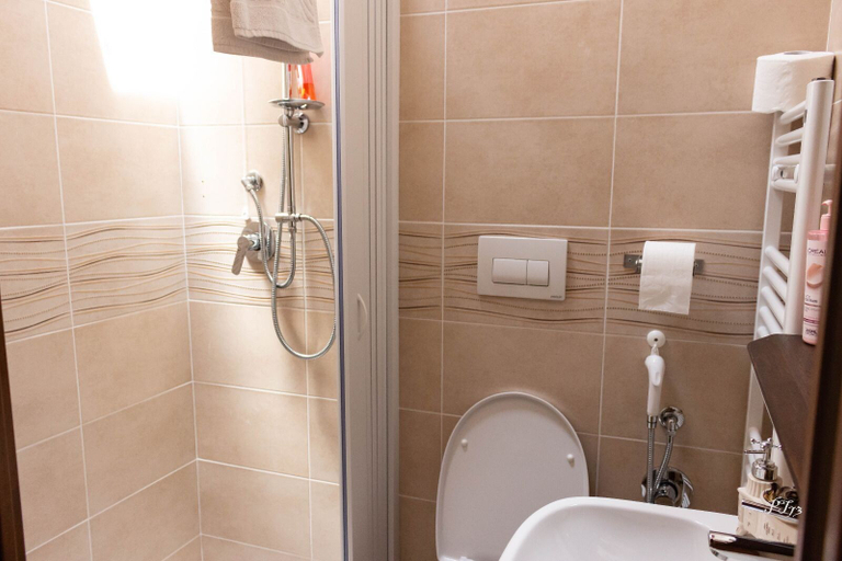 Bathroom 4, La Dote, L'Aquila