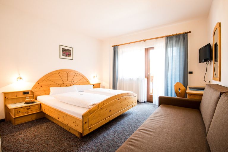 Bedroom 2, Hotel Föhrenhof, Bolzano