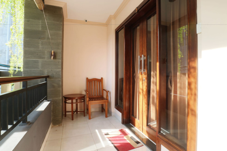 Exterior & Views 29