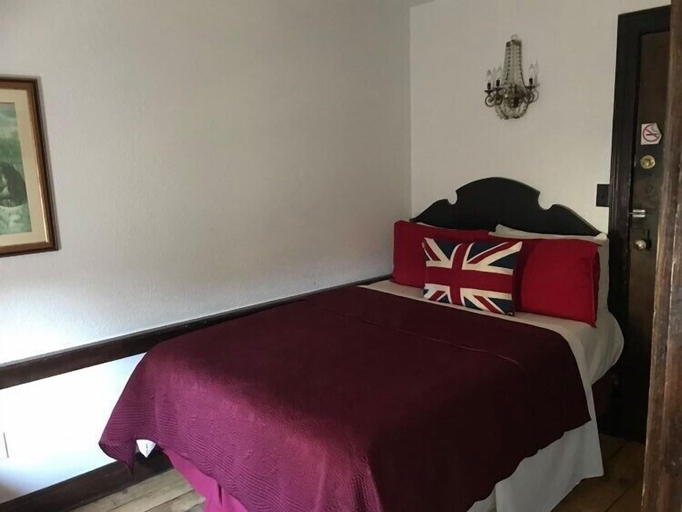 Bedroom 3, The Olde Angel Inn, Niagara