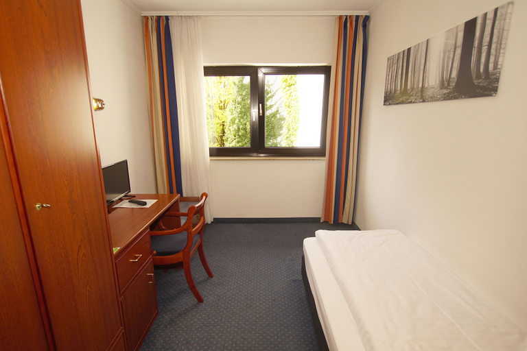 Bedroom 2, gut-Hotel Tannenhof, Lahn-Dill-Kreis