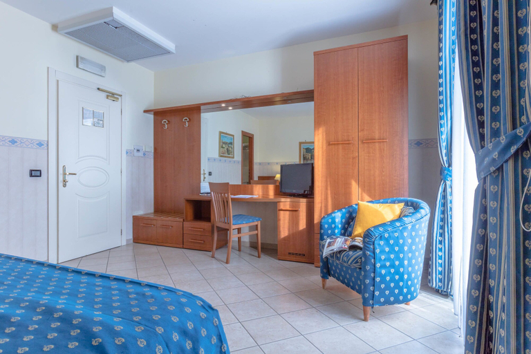 Bedroom 3, Hotel Traiano, Rome