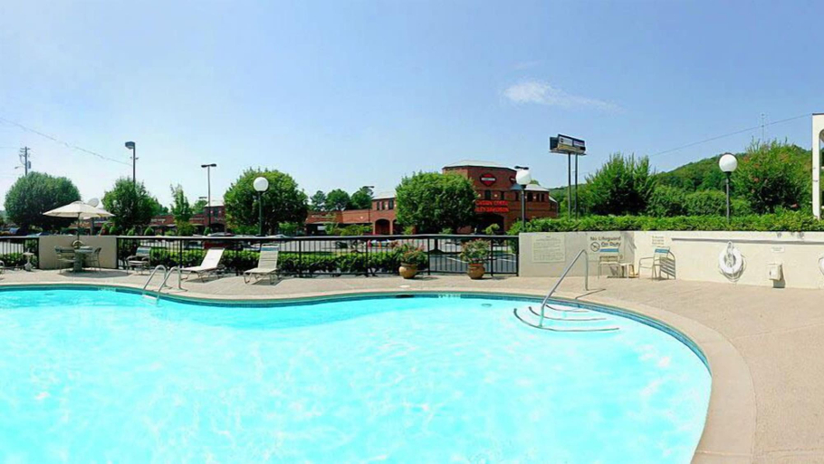 Sport & Beauty, Hampton Inn Dalton, Whitfield