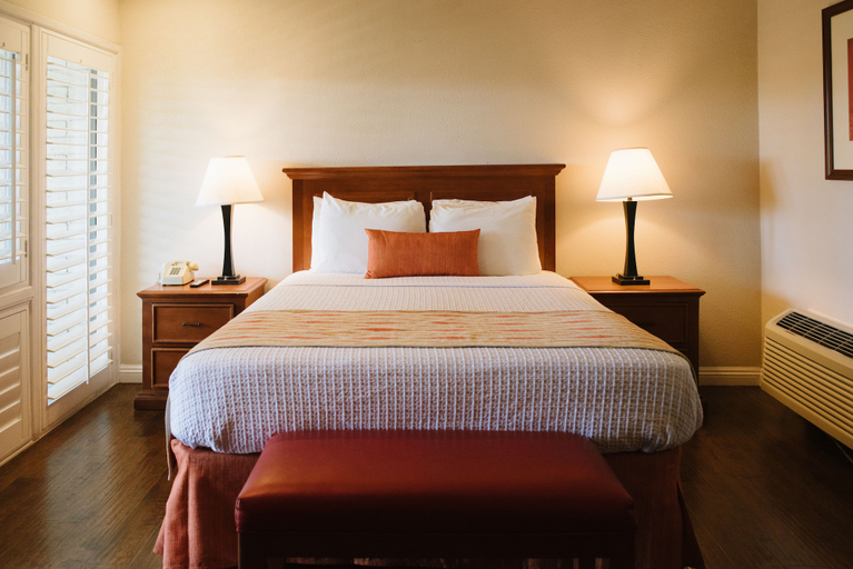 Bedroom 2, Alamo Inn & Suites, Orange