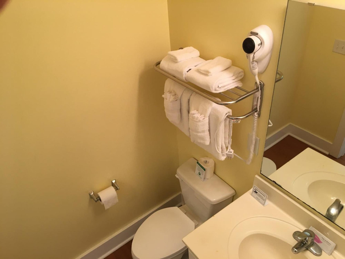 Bathroom 4, Topsail Shores Inn, Onslow