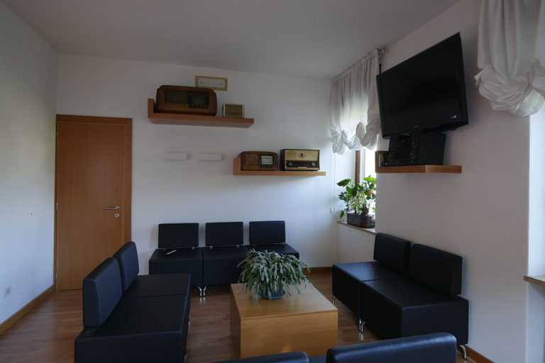 Others 5, Albergo De March, Belluno