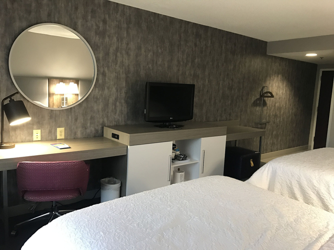 Bedroom 3, Hampton Inn East Windsor, Mercer