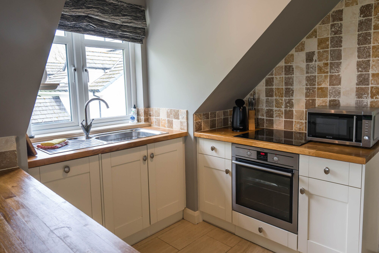 Others 5, Dunroamin Apartment, Stirling