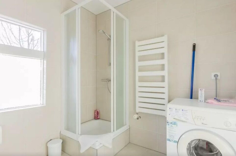 Bathroom 4, Elding Apartments, Ölfushreppur
