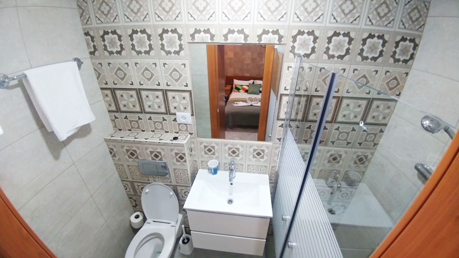 Bathroom 3, City Suites