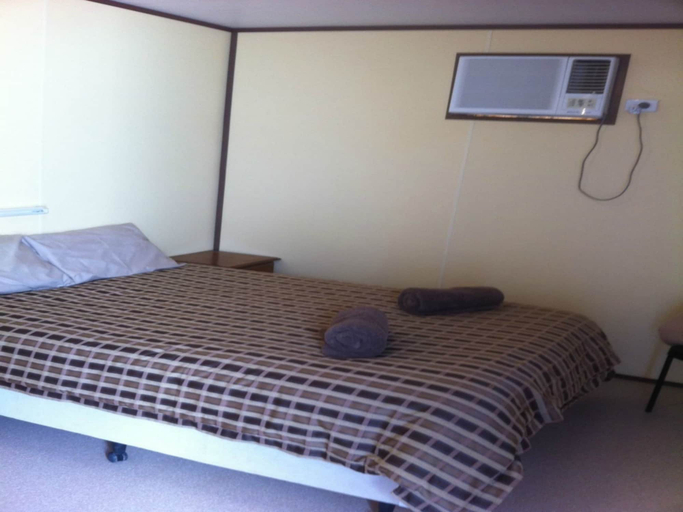 Bedroom 3, William Creek Camp Ground & Units, Unincorp. Far North