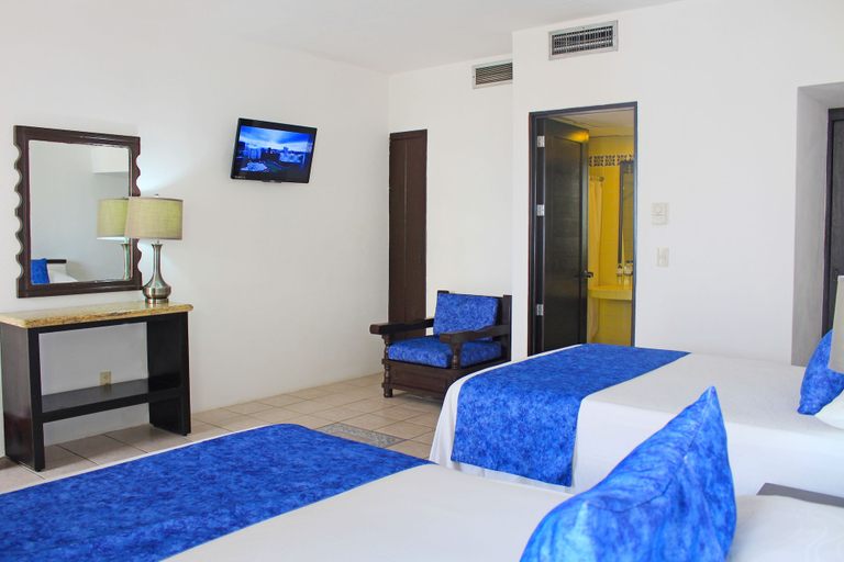 Bedroom 3, Delfin Beachfront Resort – Downtown Puerto Vallarta Optional All-Inclusive, Puerto Vallarta