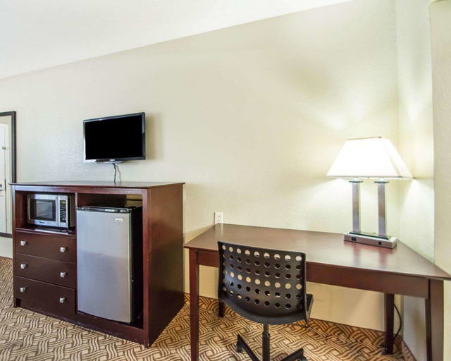 Bedroom 2, Quality Inn & Suites By the Parks, Osceola