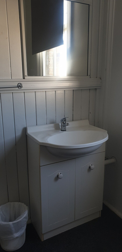 Bathroom 5, Queens Arms Hotel, Roma