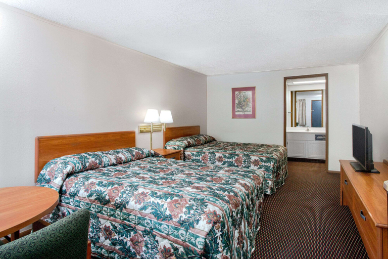 Bedroom 3, Knights Inn Pittston, Luzerne