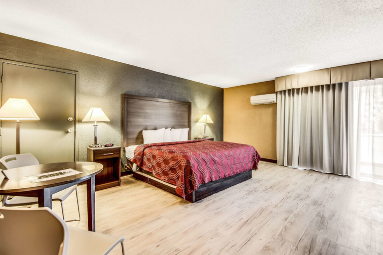 Bedroom 3, Econo Lodge Busch Gardens, Hillsborough