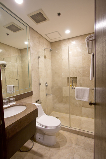 Bathroom 5, Crown Regency Hotel Makati, Makati City