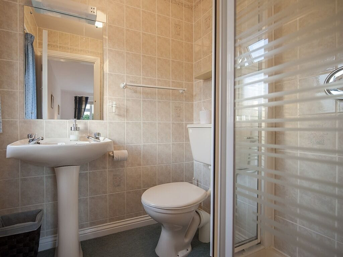 Bathroom 4, The Waterfront House Country Home