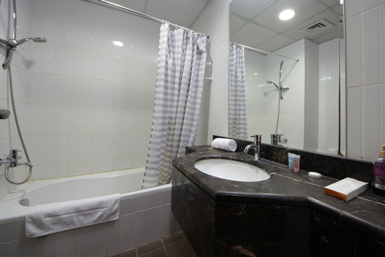 Bathroom, Beautiful Studio Walking Distance to Dubai Mall, Dubai