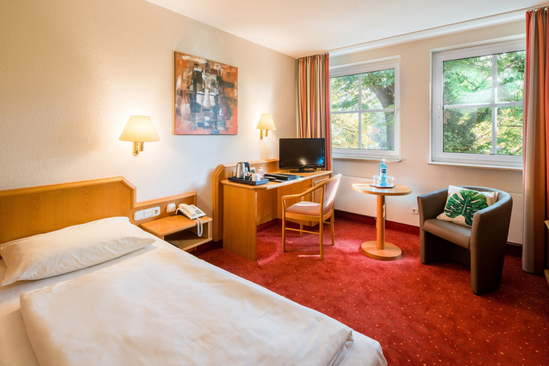 Bedroom 4, Parkhotel Diani, Leipzig