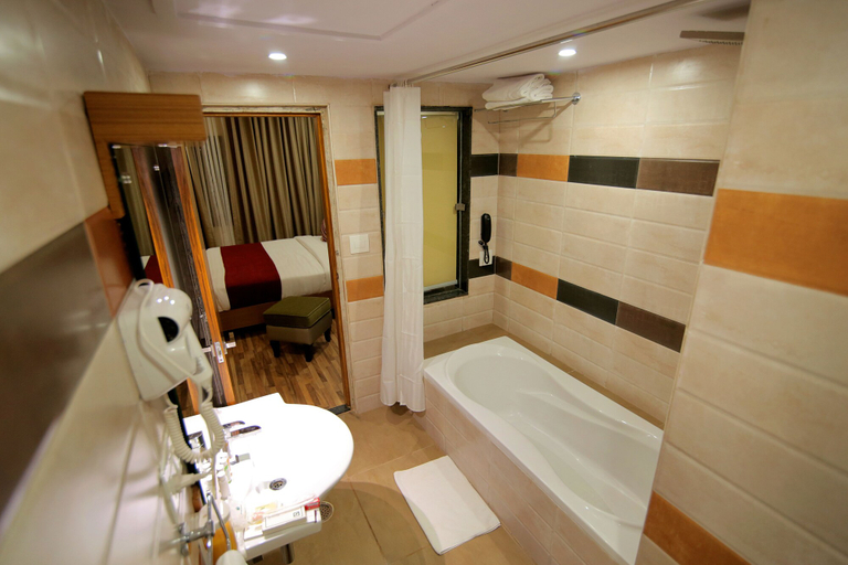 Bathroom 5, Hotel Hampi International, Bellary