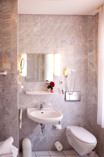 Bathroom 3, Hotel Busch, Ammerland