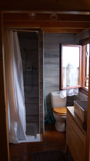 Bathroom 3, Les Vanilliers, Saint-Joseph