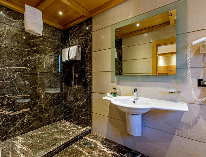 Bathroom 4, Lahoya Verdun, Beirut